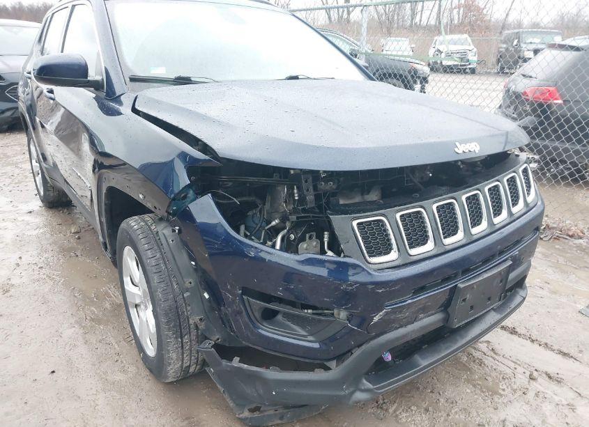 Photo 6 of 2019 Jeep Compass LATITUDE 4X4 (VIN 3C4NJDBB8KT629178)