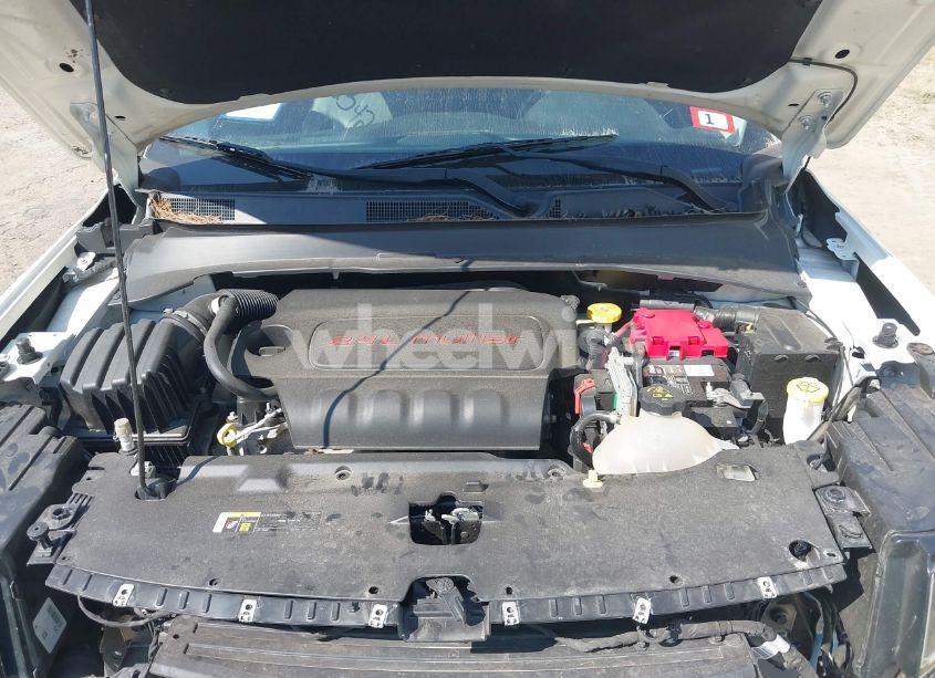 Photo 10 of 2019 Jeep Compass LATITUDE 4X4 (VIN 3C4NJDBB8KT647664)