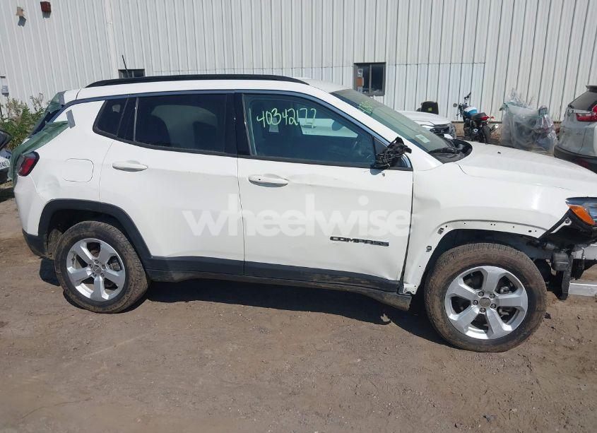 Photo 14 of 2019 Jeep Compass LATITUDE 4X4 (VIN 3C4NJDBB8KT647664)