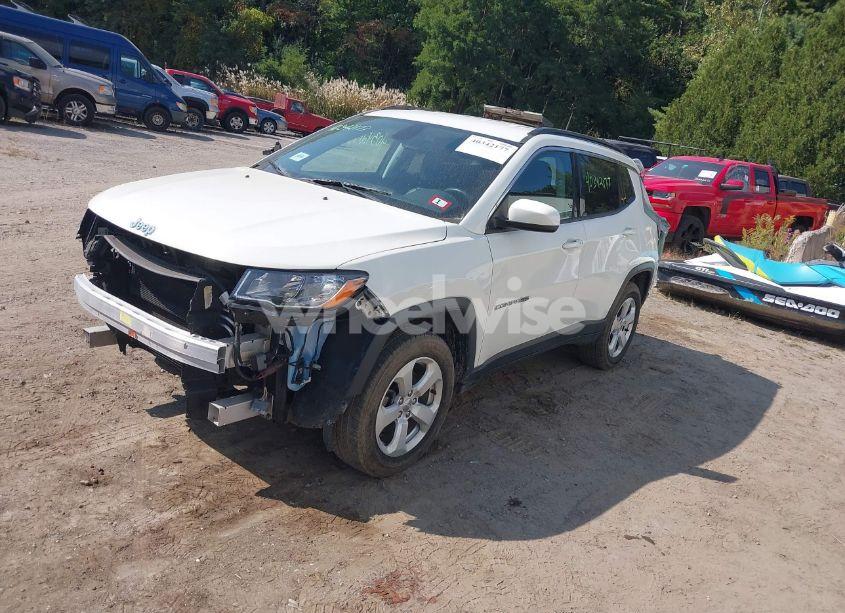 Photo 2 of 2019 Jeep Compass LATITUDE 4X4 (VIN 3C4NJDBB8KT647664)