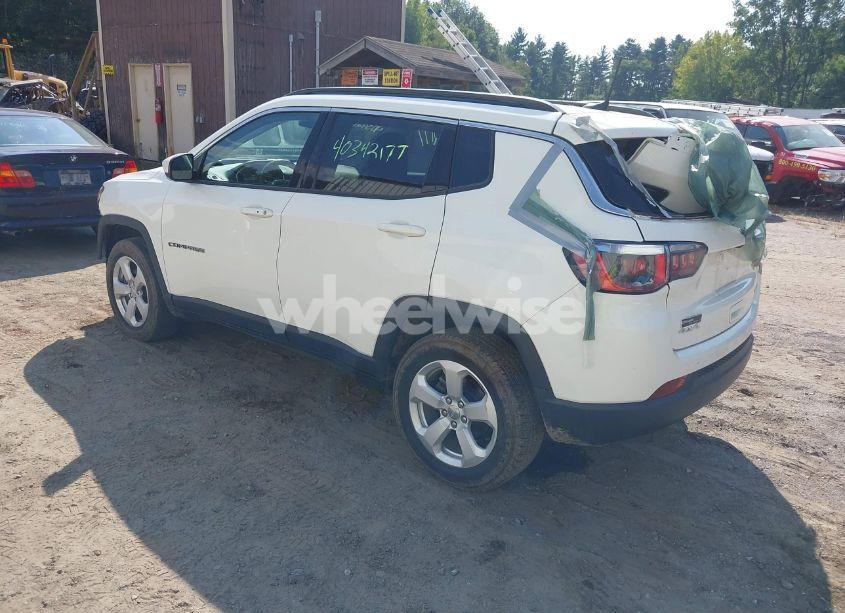 Photo 3 of 2019 Jeep Compass LATITUDE 4X4 (VIN 3C4NJDBB8KT647664)