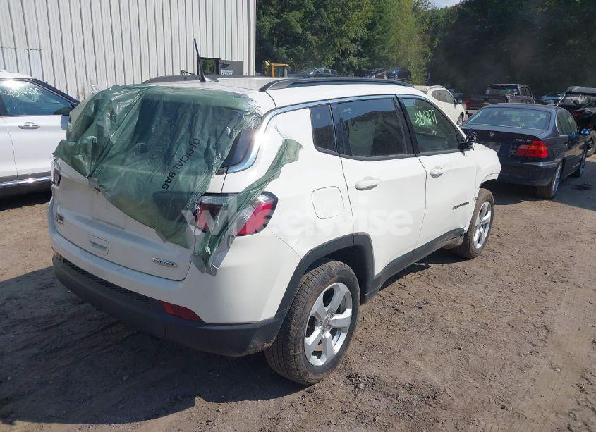 Photo 4 of 2019 Jeep Compass LATITUDE 4X4 (VIN 3C4NJDBB8KT647664)