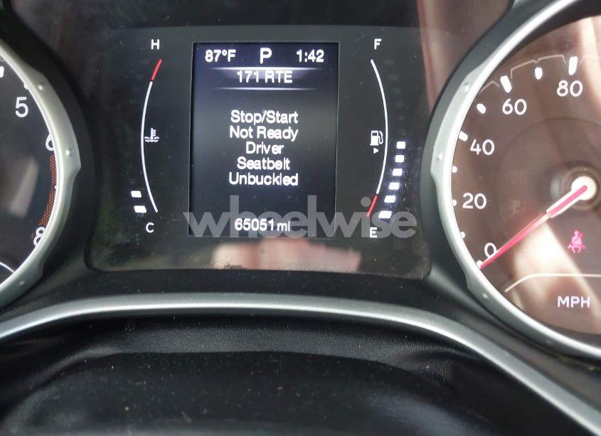 Photo 7 of 2019 Jeep Compass LATITUDE 4X4 (VIN 3C4NJDBB8KT647664)