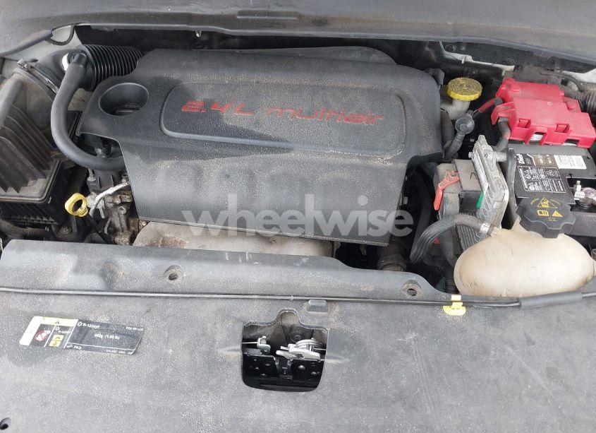 Photo 10 of 2019 Jeep Compass LATITUDE 4X4 (VIN 3C4NJDBB8KT678493)