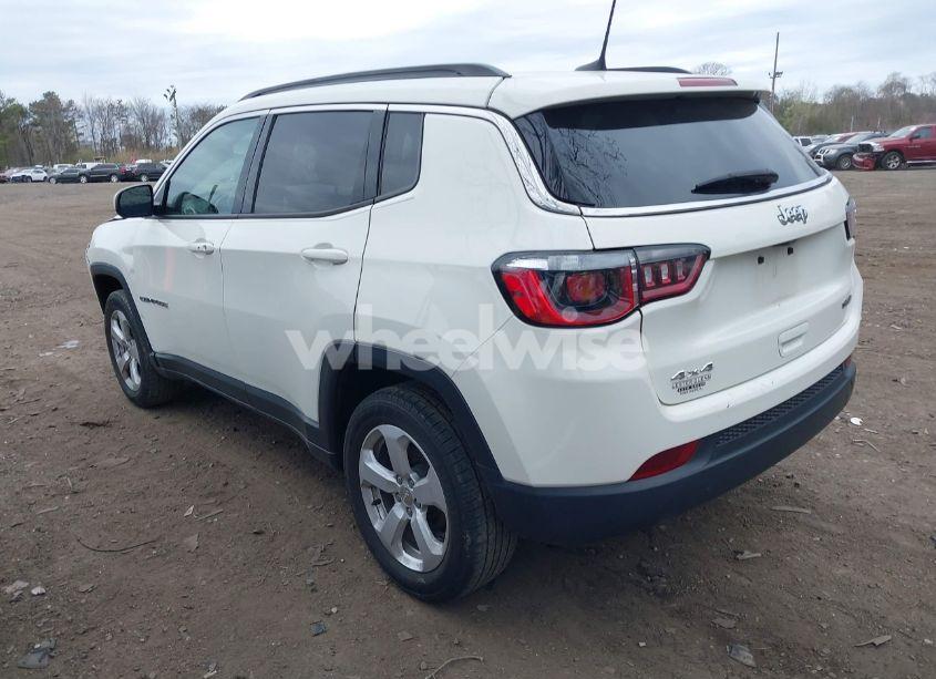 Photo 13 of 2019 Jeep Compass LATITUDE 4X4 (VIN 3C4NJDBB8KT678493)