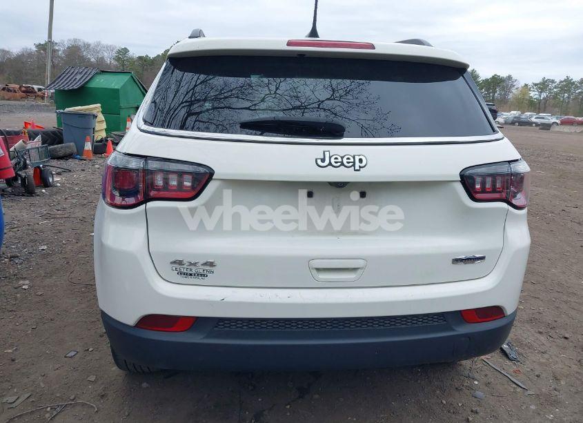 Photo 15 of 2019 Jeep Compass LATITUDE 4X4 (VIN 3C4NJDBB8KT678493)