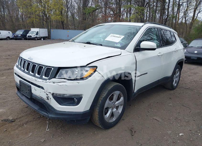 Photo 2 of 2019 Jeep Compass LATITUDE 4X4 (VIN 3C4NJDBB8KT678493)
