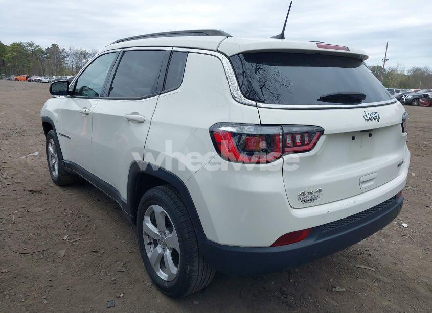 Photo 3 of 2019 Jeep Compass LATITUDE 4X4 (VIN 3C4NJDBB8KT678493)