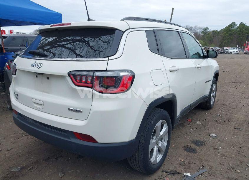 Photo 4 of 2019 Jeep Compass LATITUDE 4X4 (VIN 3C4NJDBB8KT678493)