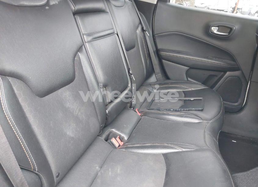 Photo 8 of 2019 Jeep Compass LATITUDE 4X4 (VIN 3C4NJDBB8KT678493)