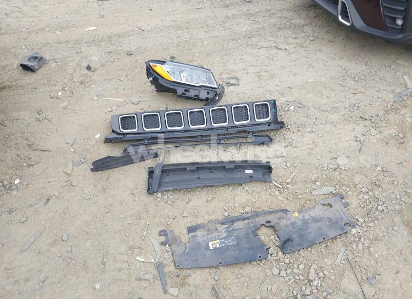 Photo 12 of 2019 Jeep Compass LATITUDE 4X4 (VIN 3C4NJDBB8KT766816)