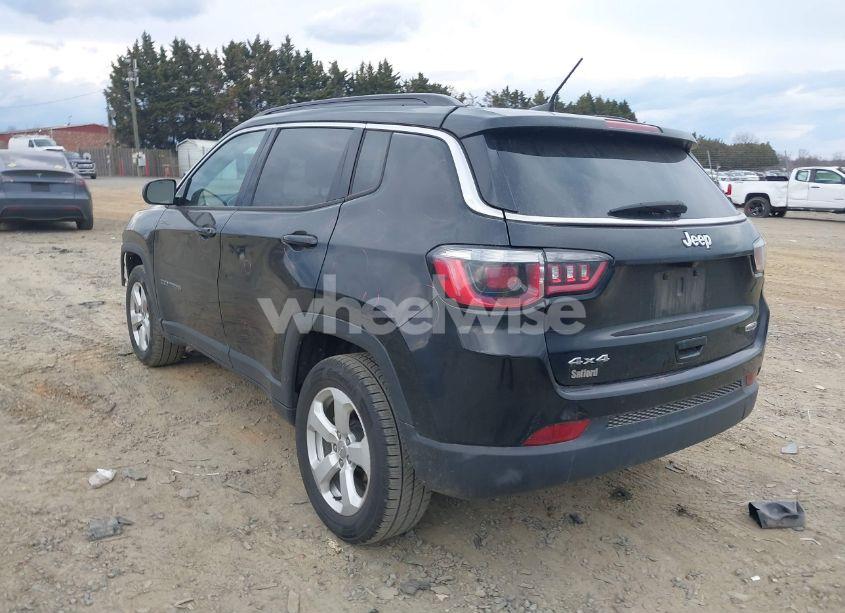 Photo 3 of 2019 Jeep Compass LATITUDE 4X4 (VIN 3C4NJDBB8KT766816)