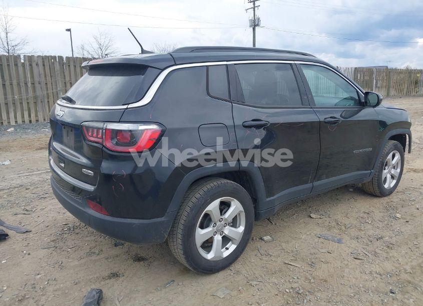 Photo 4 of 2019 Jeep Compass LATITUDE 4X4 (VIN 3C4NJDBB8KT766816)