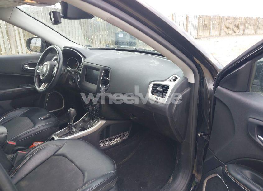 Photo 5 of 2019 Jeep Compass LATITUDE 4X4 (VIN 3C4NJDBB8KT766816)