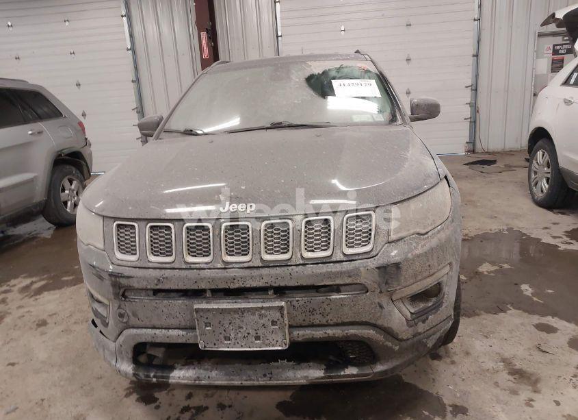 Photo 12 of 2019 Jeep Compass LATITUDE 4X4 (VIN 3C4NJDBB8KT768534)