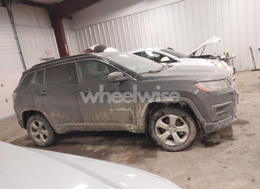 Photo 13 of 2019 Jeep Compass LATITUDE 4X4 (VIN 3C4NJDBB8KT768534)