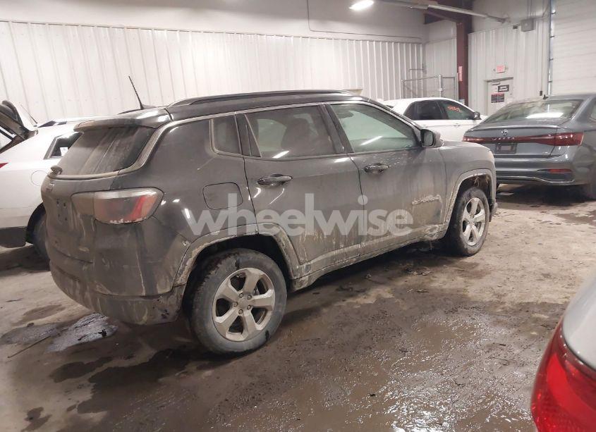 Photo 4 of 2019 Jeep Compass LATITUDE 4X4 (VIN 3C4NJDBB8KT768534)