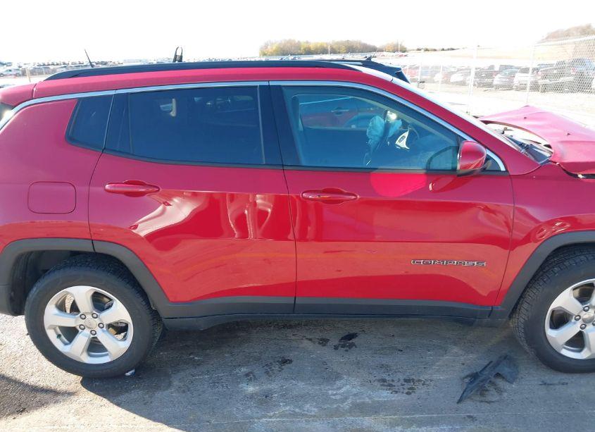 Photo 14 of 2019 Jeep Compass LATITUDE 4X4 (VIN 3C4NJDBB8KT834418)