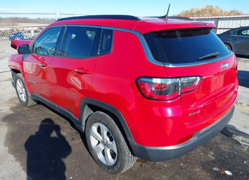 Photo 3 of 2019 Jeep Compass LATITUDE 4X4 (VIN 3C4NJDBB8KT834418)