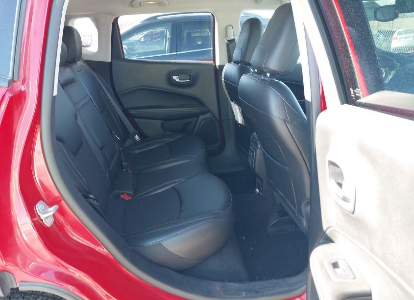 Photo 8 of 2019 Jeep Compass LATITUDE 4X4 (VIN 3C4NJDBB8KT834418)