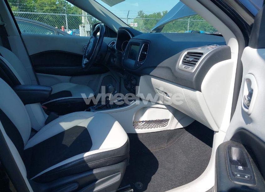 Photo 5 of 2020 Jeep Compass LATITUDE 4X4 (VIN 3C4NJDBB8LT143150)