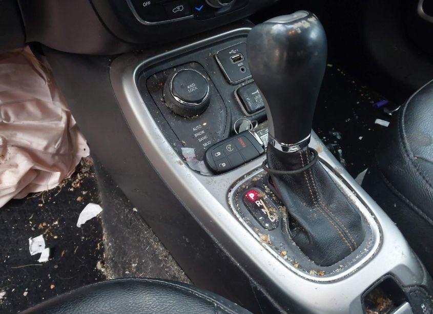 Photo 11 of 2020 Jeep Compass LATITUDE 4X4 (VIN 3C4NJDBB8LT149076)