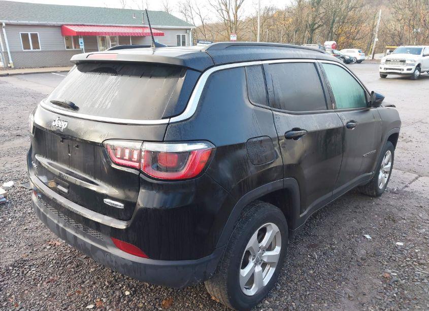 Photo 4 of 2020 Jeep Compass LATITUDE 4X4 (VIN 3C4NJDBB8LT149076)