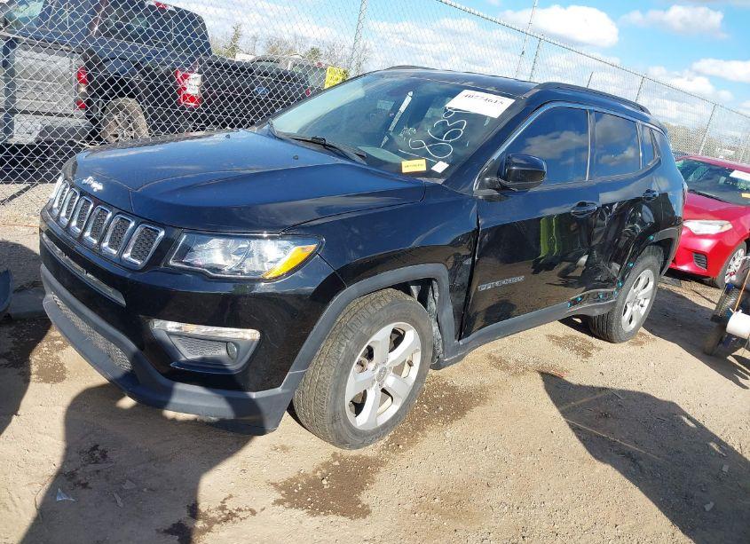 Photo 2 of 2020 Jeep Compass LATITUDE 4X4 (VIN 3C4NJDBB8LT186399)