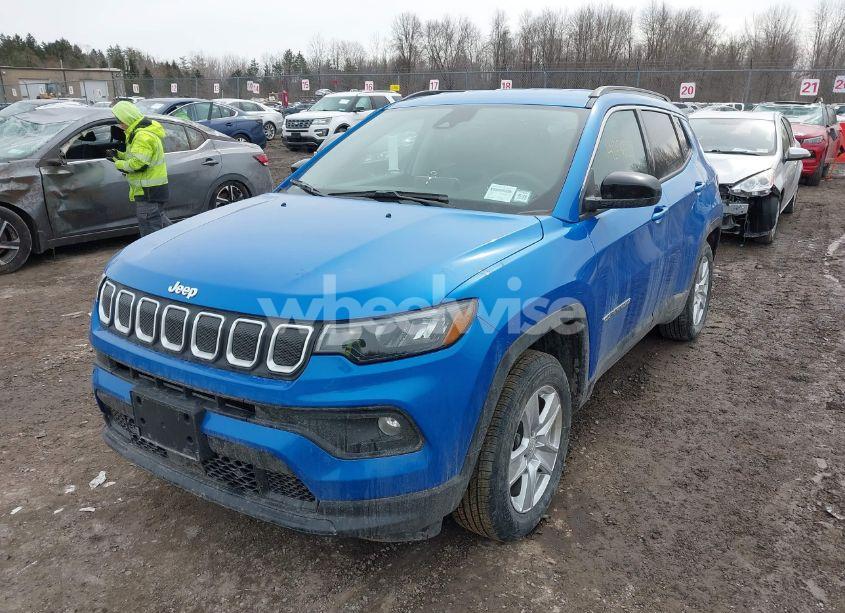 Photo 2 of 2022 Jeep Compass LATITUDE 4X4 (VIN 3C4NJDBB8NT135441)