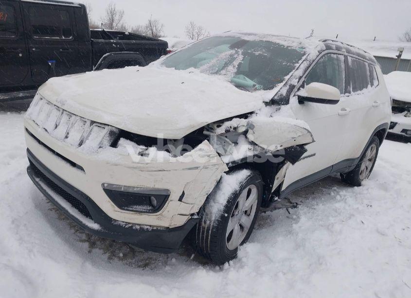 Photo 2 of 2018 Jeep Compass LATITUDE 4X4 (VIN 3C4NJDBB9JT103589)