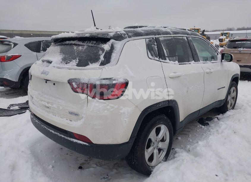 Photo 4 of 2018 Jeep Compass LATITUDE 4X4 (VIN 3C4NJDBB9JT103589)