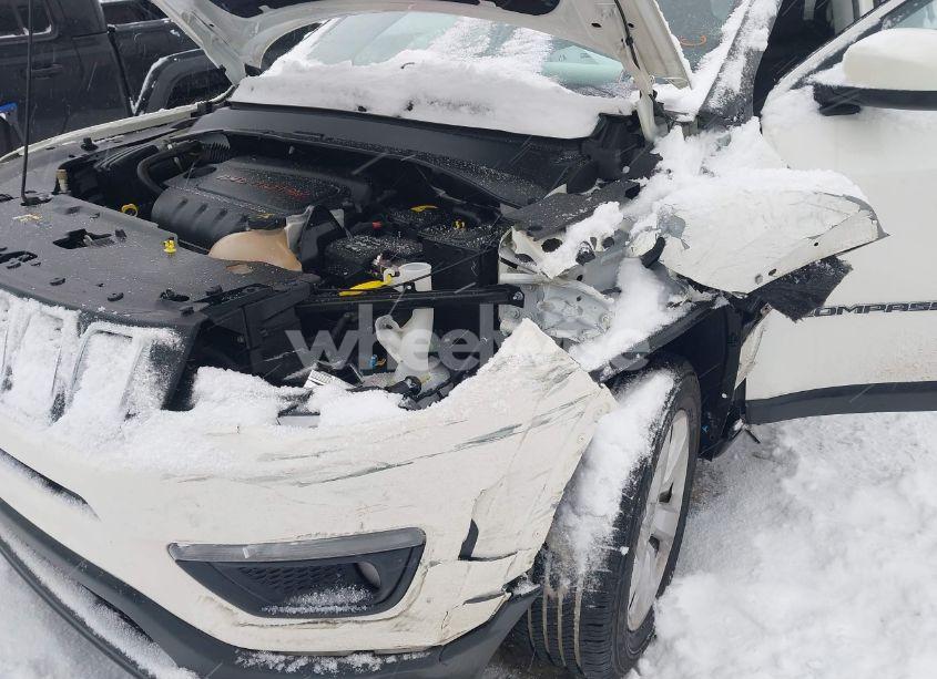 Photo 6 of 2018 Jeep Compass LATITUDE 4X4 (VIN 3C4NJDBB9JT103589)