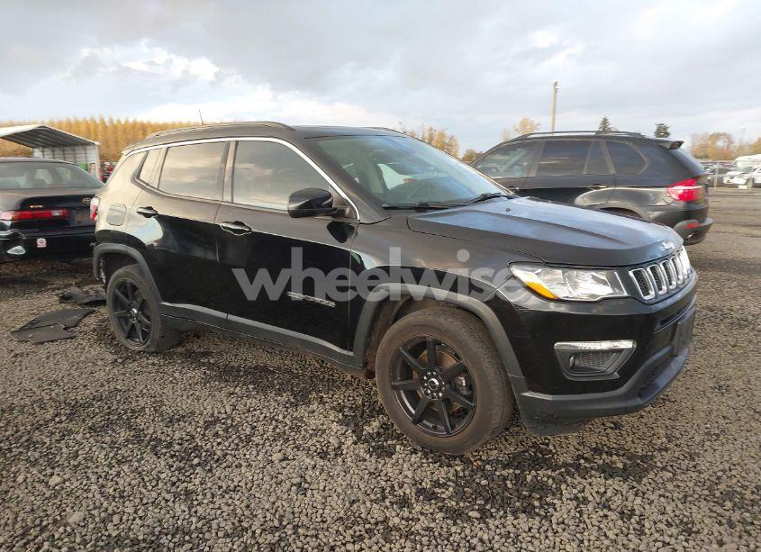 2018 Jeep Compass LATITUDE 4X4 (VIN 3C4NJDBB9JT114673) main photo