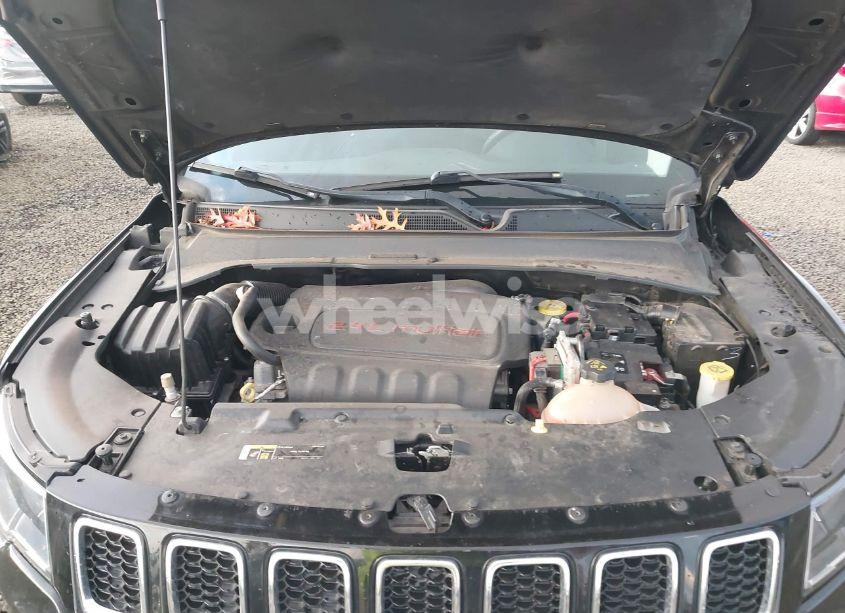 Photo 10 of 2018 Jeep Compass LATITUDE 4X4 (VIN 3C4NJDBB9JT114673)