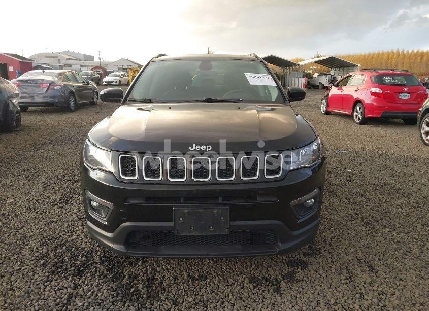 Photo 13 of 2018 Jeep Compass LATITUDE 4X4 (VIN 3C4NJDBB9JT114673)