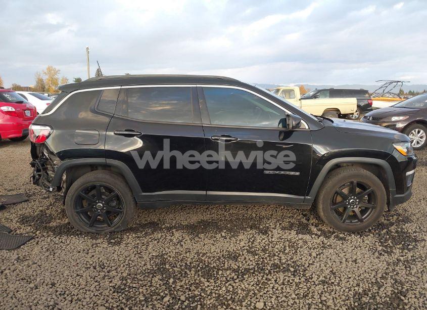 Photo 14 of 2018 Jeep Compass LATITUDE 4X4 (VIN 3C4NJDBB9JT114673)