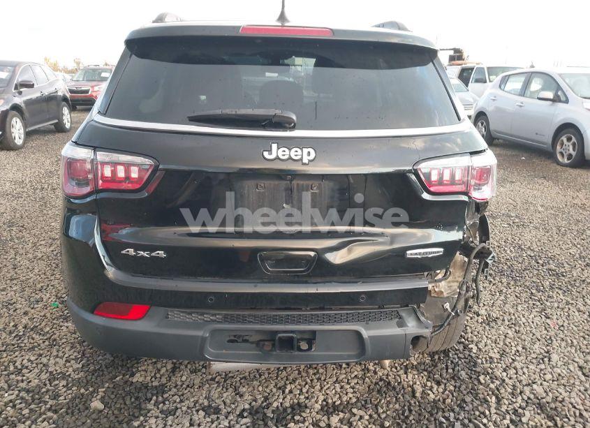 Photo 17 of 2018 Jeep Compass LATITUDE 4X4 (VIN 3C4NJDBB9JT114673)