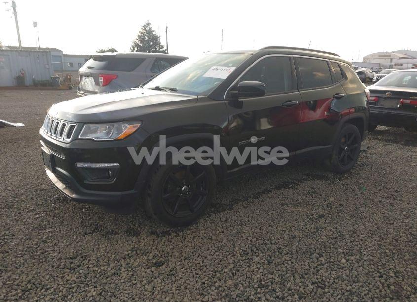 Photo 2 of 2018 Jeep Compass LATITUDE 4X4 (VIN 3C4NJDBB9JT114673)