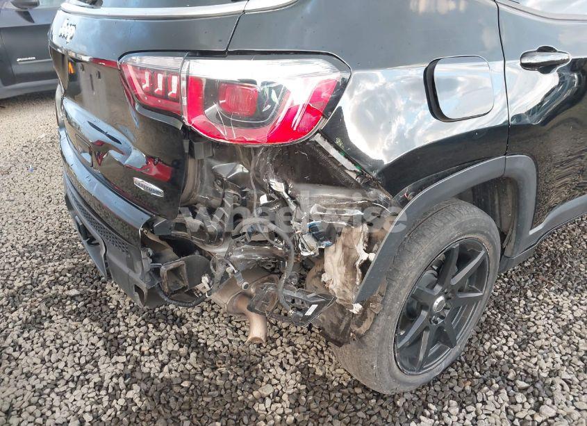 Photo 6 of 2018 Jeep Compass LATITUDE 4X4 (VIN 3C4NJDBB9JT114673)