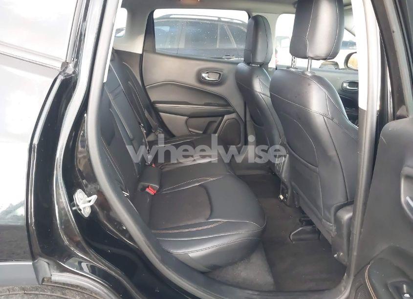 Photo 8 of 2018 Jeep Compass LATITUDE 4X4 (VIN 3C4NJDBB9JT114673)