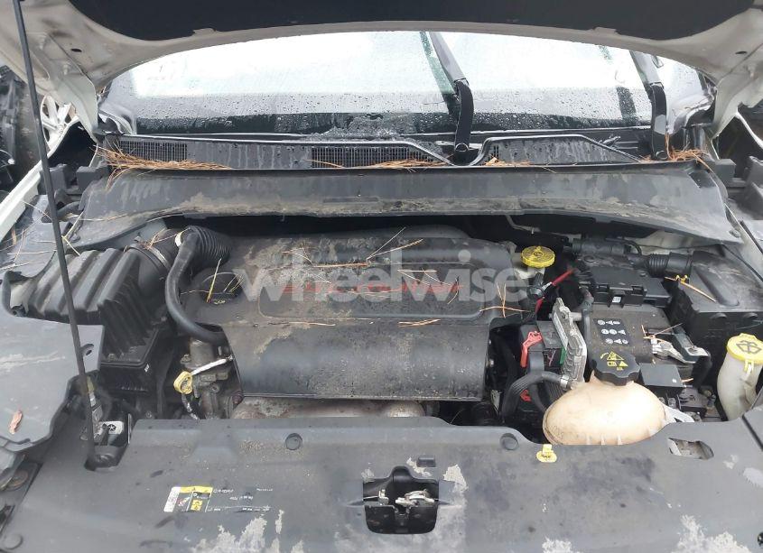 Photo 10 of 2018 Jeep Compass LATITUDE 4X4 (VIN 3C4NJDBB9JT114902)