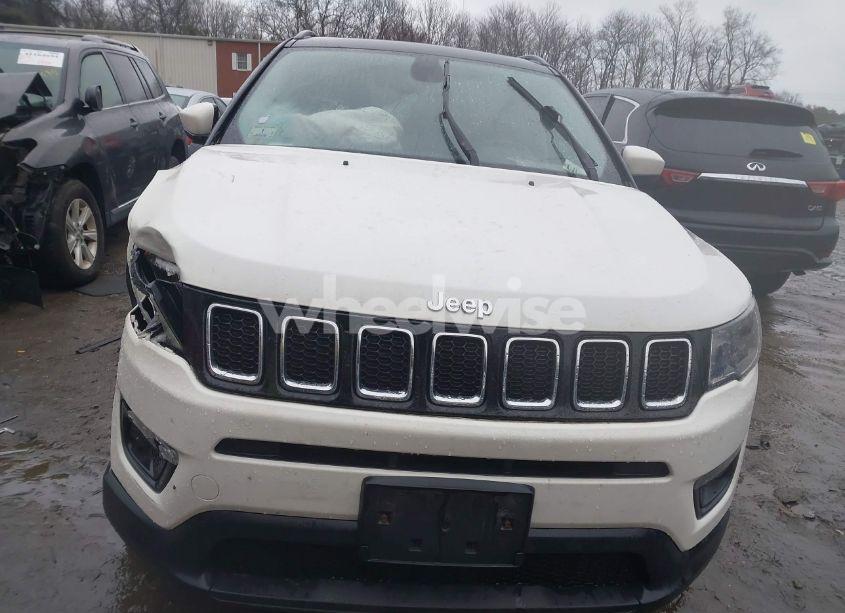 Photo 12 of 2018 Jeep Compass LATITUDE 4X4 (VIN 3C4NJDBB9JT114902)