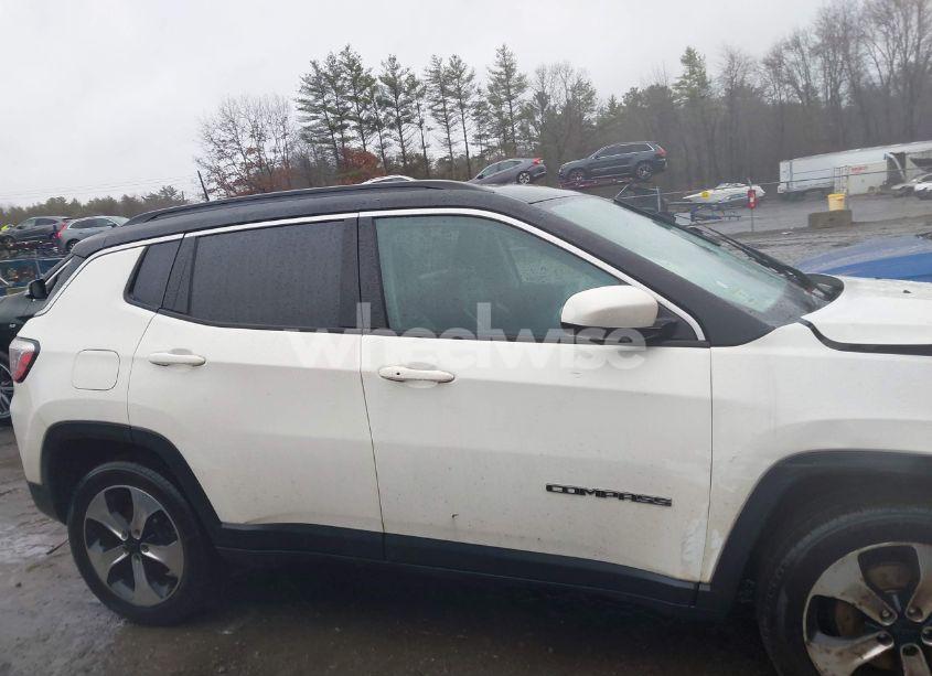 Photo 13 of 2018 Jeep Compass LATITUDE 4X4 (VIN 3C4NJDBB9JT114902)