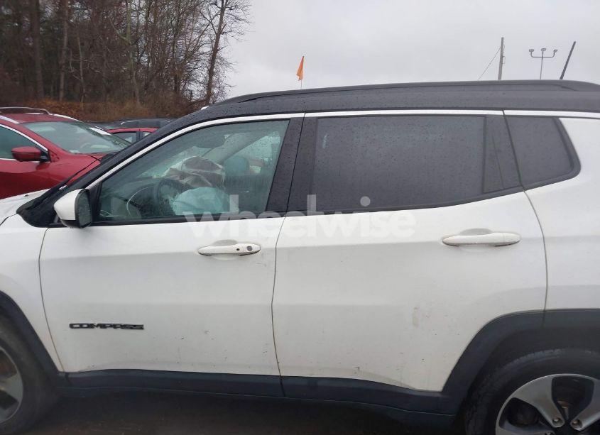 Photo 14 of 2018 Jeep Compass LATITUDE 4X4 (VIN 3C4NJDBB9JT114902)