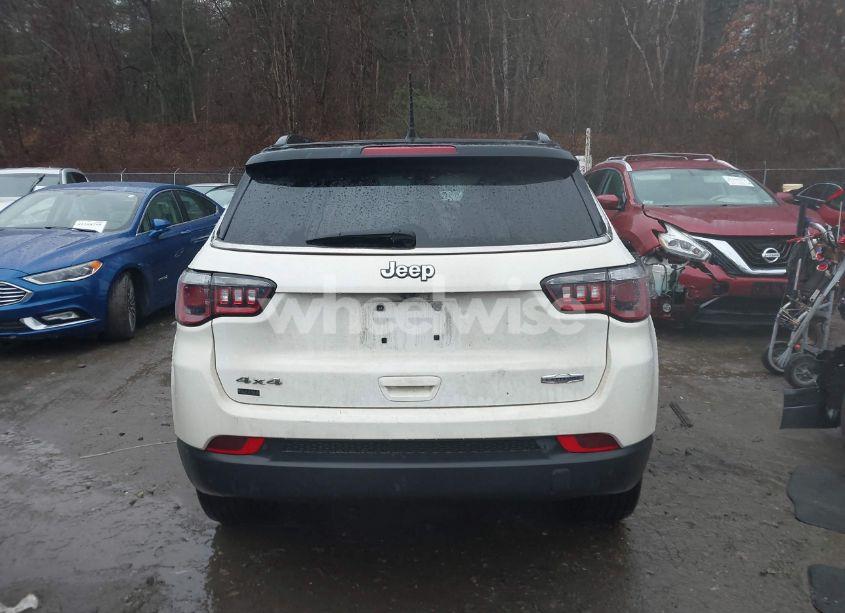 Photo 16 of 2018 Jeep Compass LATITUDE 4X4 (VIN 3C4NJDBB9JT114902)