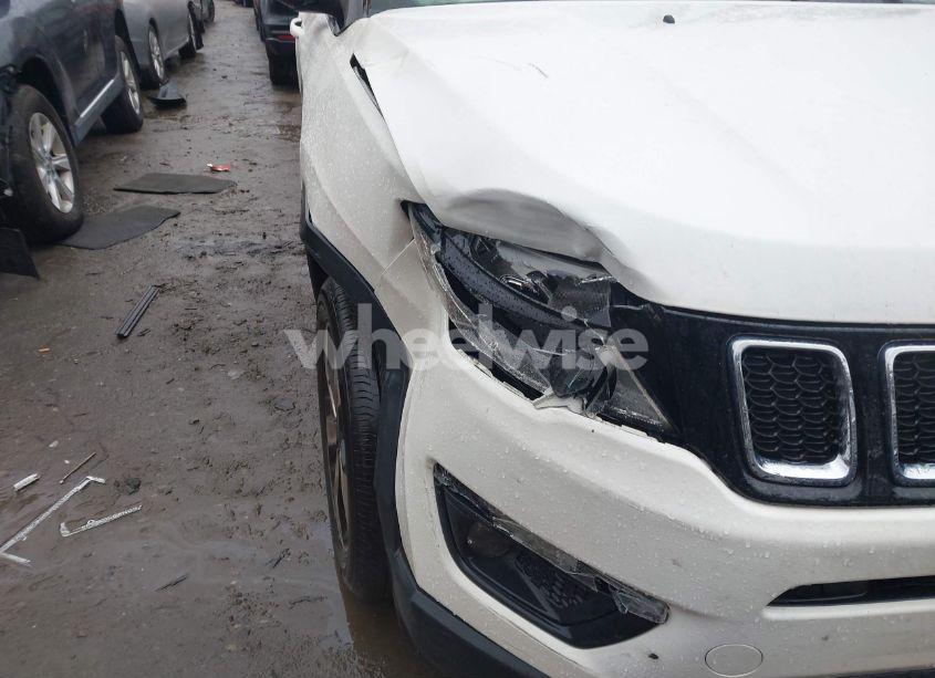 Photo 17 of 2018 Jeep Compass LATITUDE 4X4 (VIN 3C4NJDBB9JT114902)