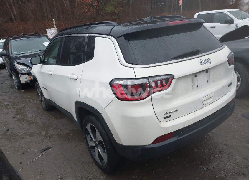 Photo 3 of 2018 Jeep Compass LATITUDE 4X4 (VIN 3C4NJDBB9JT114902)
