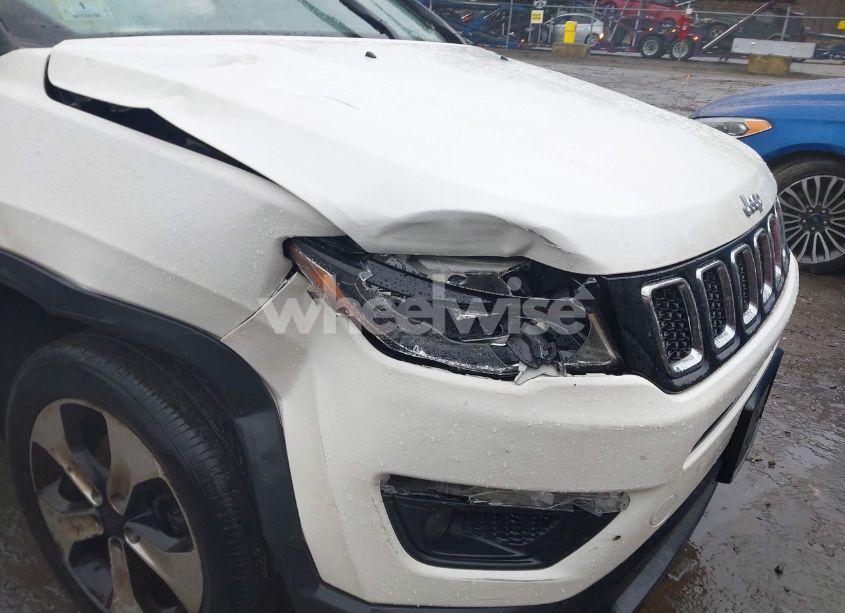 Photo 6 of 2018 Jeep Compass LATITUDE 4X4 (VIN 3C4NJDBB9JT114902)