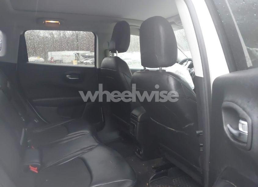 Photo 8 of 2018 Jeep Compass LATITUDE 4X4 (VIN 3C4NJDBB9JT114902)