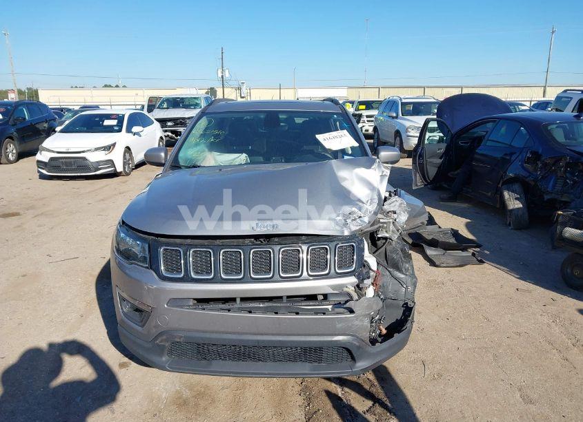 Photo 12 of 2018 Jeep Compass LATITUDE 4X4 (VIN 3C4NJDBB9JT143087)
